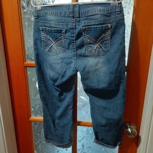 3 pairs of Classic Blue Women's capri Jeans - Picture 3 of 8